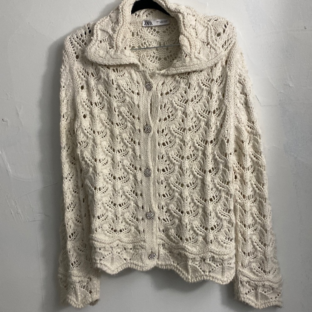 Sweater from Zara beige and beautiful